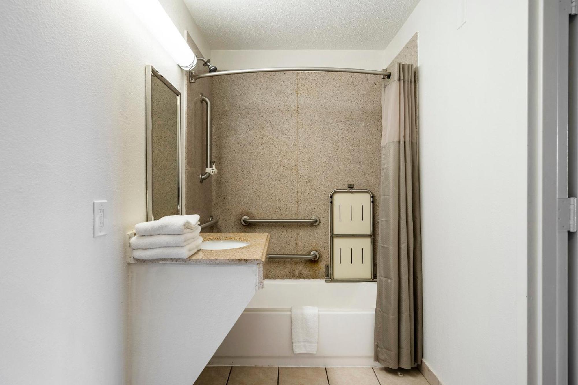 Oyo Hotel Bossier City La - Red River Экстерьер фото